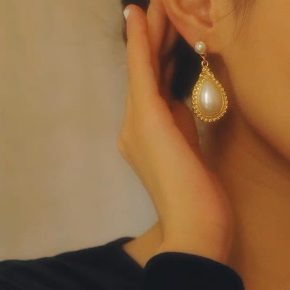 Antiqued Victorian Pearl Gold Finish Earrings - Picture 4 of 4